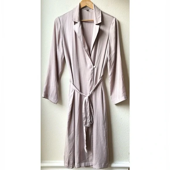 Barefoot Dreams Washed Satin Notch Collar Robe in Feather Sz S